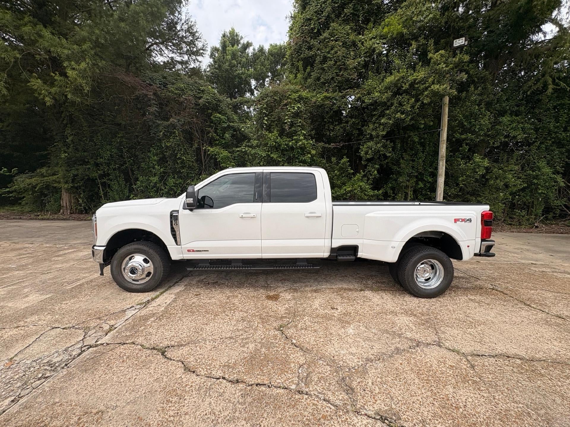 2026 Ford Super Duty F-350 Lariat in Star White Metallic Tri-Coat — front three-quarter view