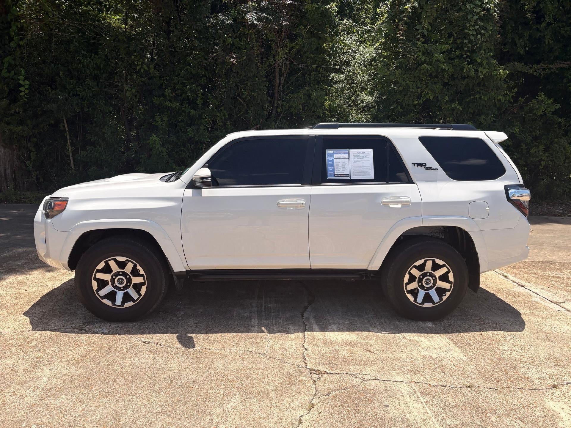 2019 Toyota 4Runner SR5 4WD (GS) in Wht — front three-quarter view